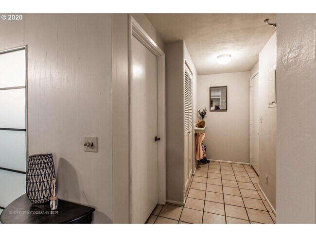 Entrada - 600 Cherry Dr