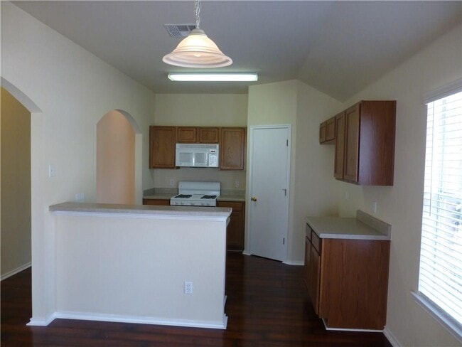 Building Photo - 804 Encanto Dr