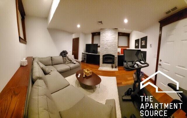 Foto del edificio - 1019 W Oakdale Ave