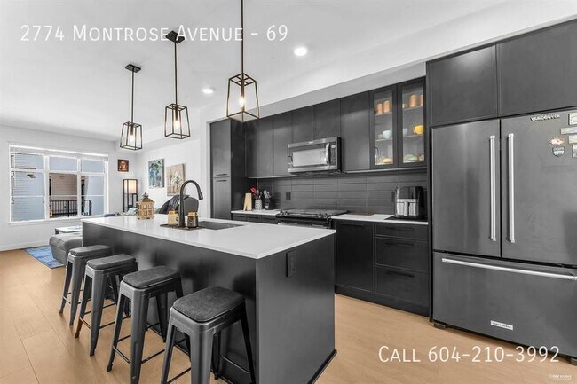 Photo du bâtiment - Rail District Townhome with Central A/C
