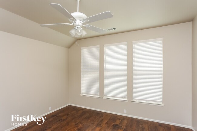 Foto del edificio - 2744 Cedar Ridge Ln