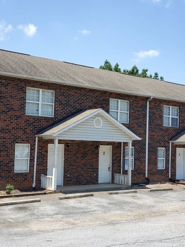 Primary Photo - Maple Creek Townhomes