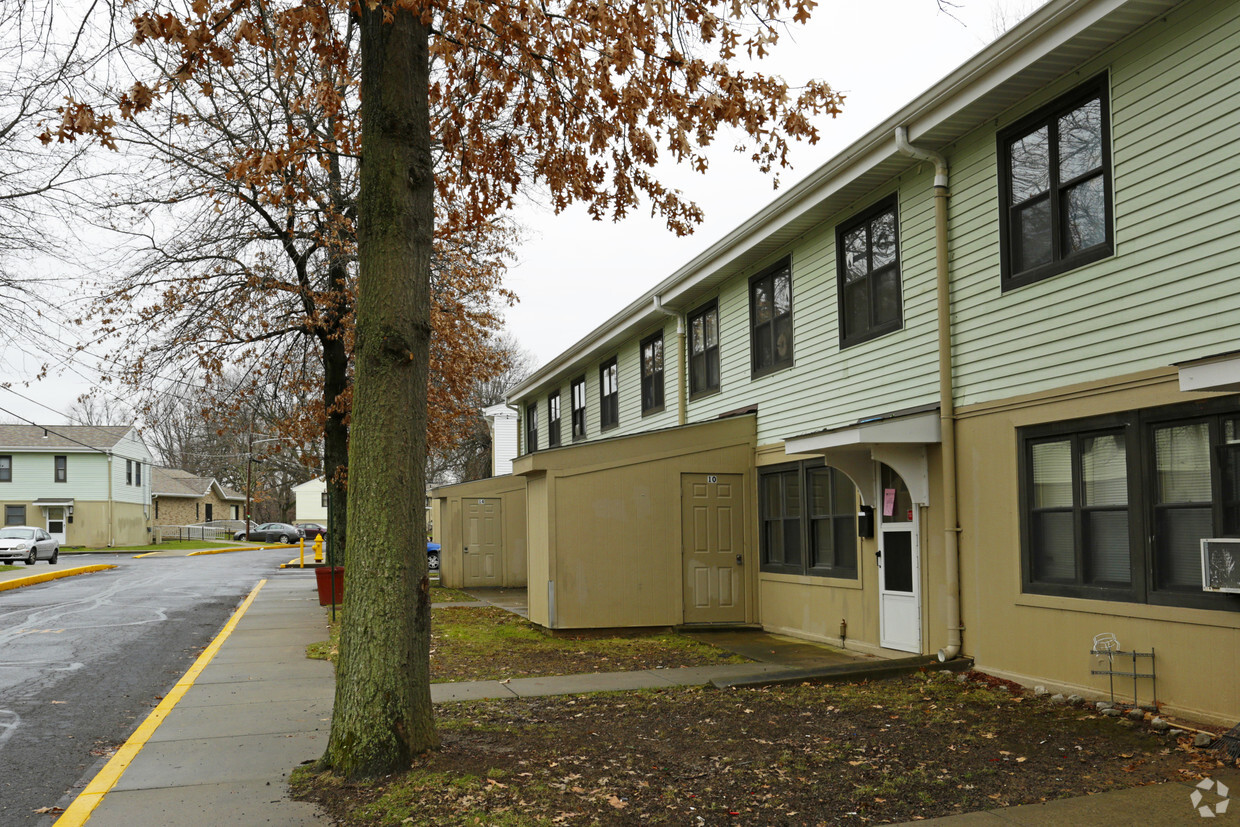 Building Photo - Midcrest Homes