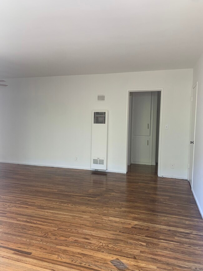 Foto del edificio - 943 N Orange Grove Ave