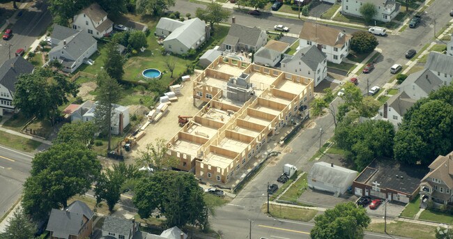 Aéreo - 412 N Summerfield Ave