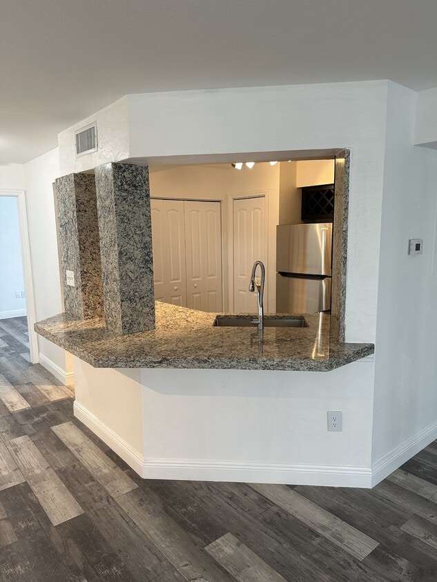 Photo - 2460 NW 33rd St (Oakland Park, FL)