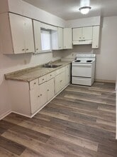 Building Photo - 434 E 9th St