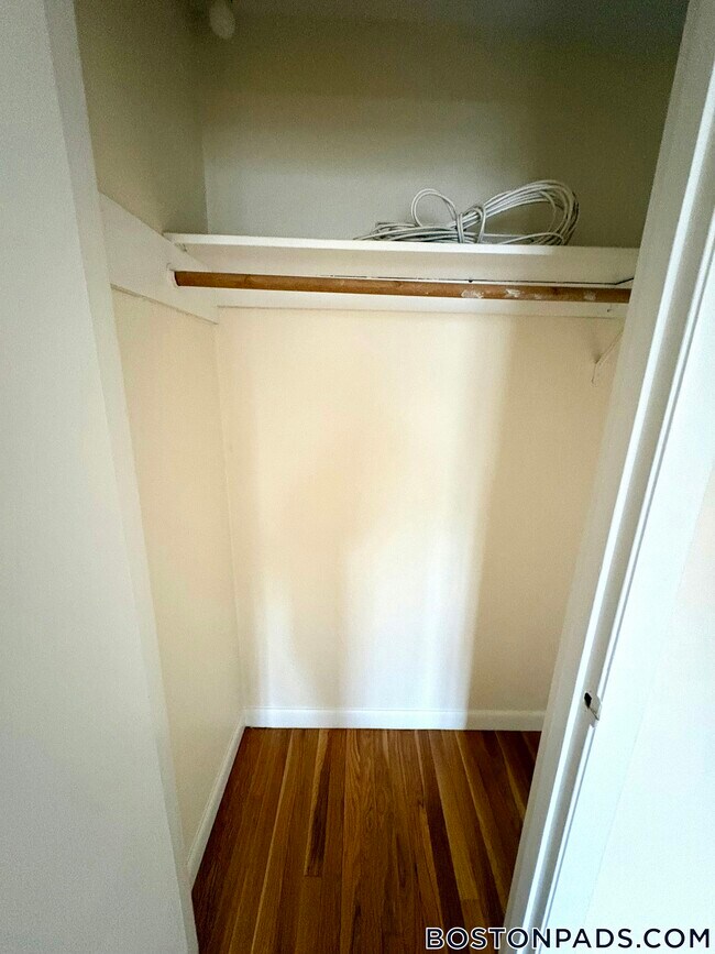 Foto del edificio - 122 Dustin St