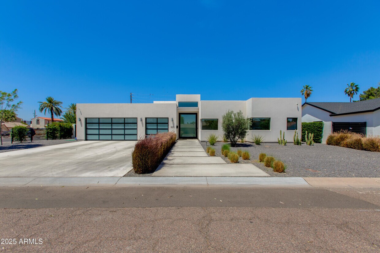 Primary Photo - 4002 E Avalon Dr