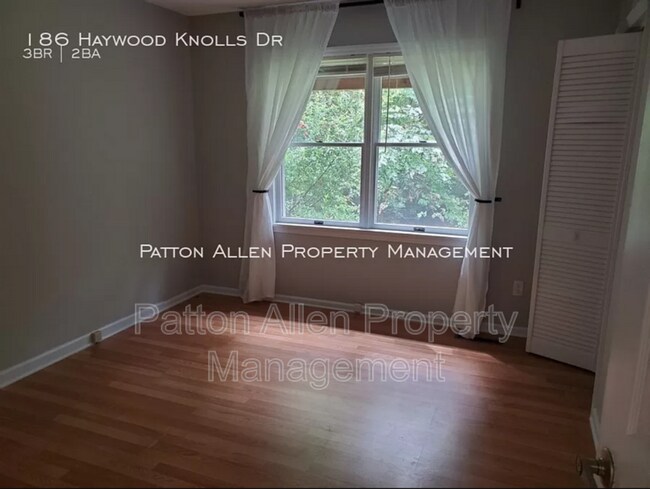 Foto del edificio - 186 Haywood Knolls Dr