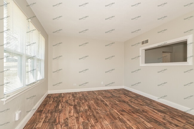 Building Photo - 9854 Dennis Dr