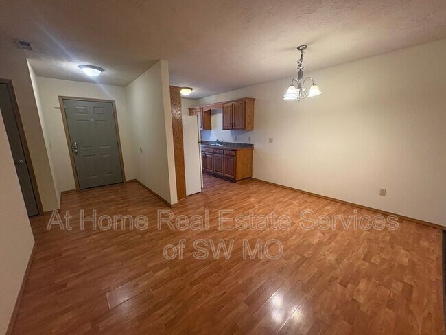 Foto del edificio - 1133 N Westwood Ave