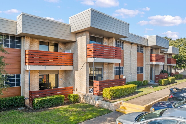 Grand Prairie, TX living - evRia Terraces