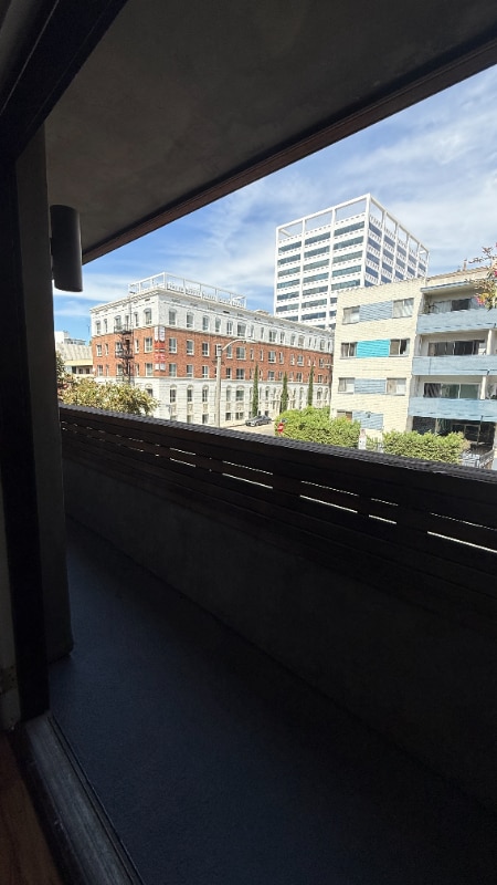 Foto del edificio - 7044 Hawthorn Ave
