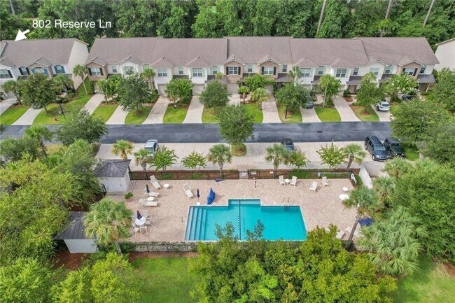 Foto del edificio - 802 Reserve Ln