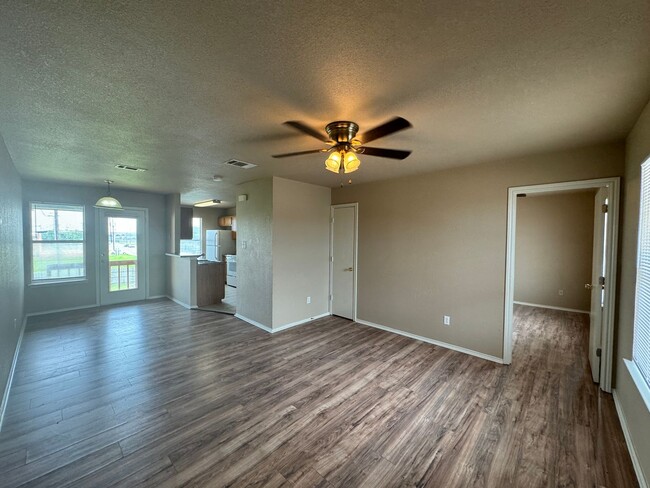Foto del edificio - 5702 Greengate Dr