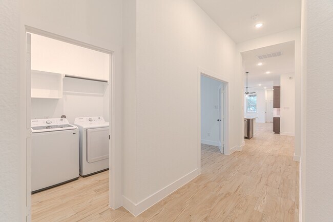 Building Photo - 719 Campbell Xing Ct