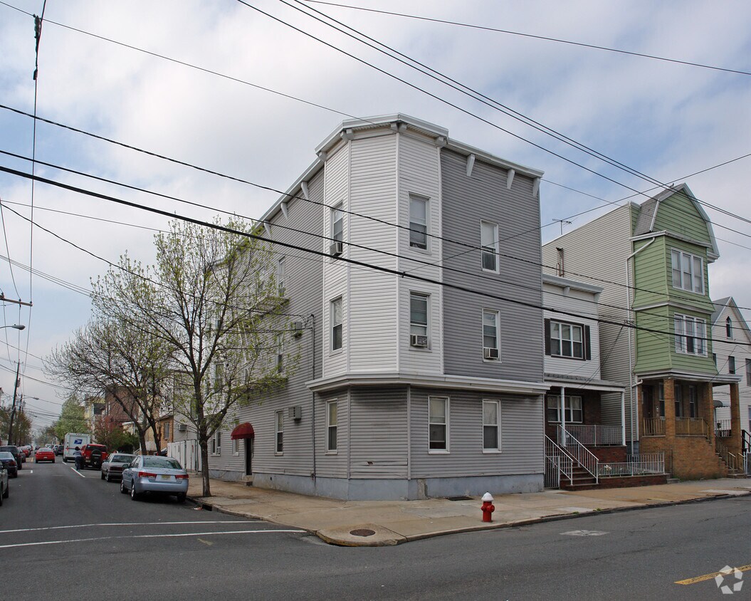 Primary Photo - 127 Avenue E