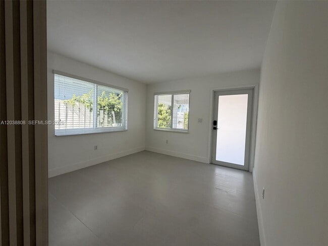 Building Photo - 501 NW 25th Ct