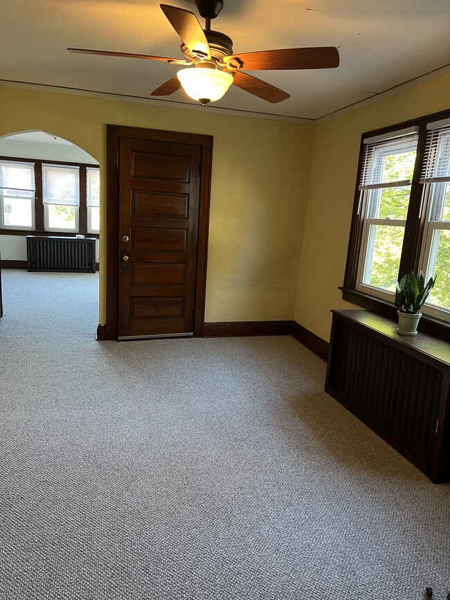 dining room - 302 E Burdick Ave