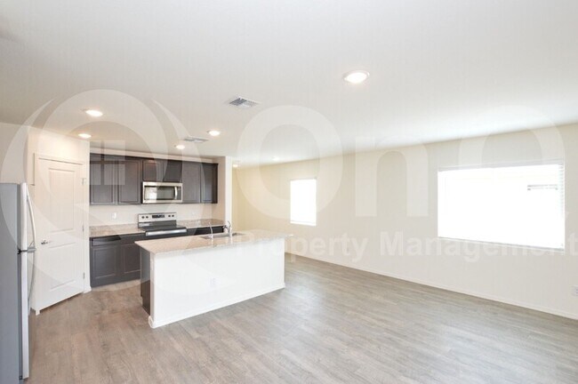 Building Photo - 1536 E Kendall Pl