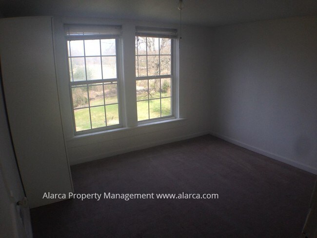 Building Photo - 224 E Catawba Ave