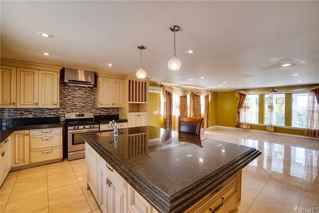 Kitchen - 1801 Upperton Ave