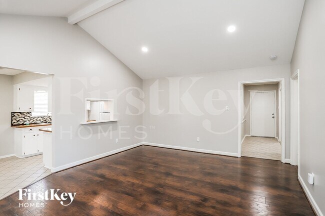 Building Photo - 13914 Duncannon Dr