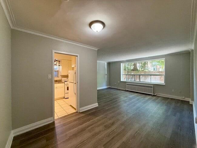 Building Photo - 1299 Bayview Av