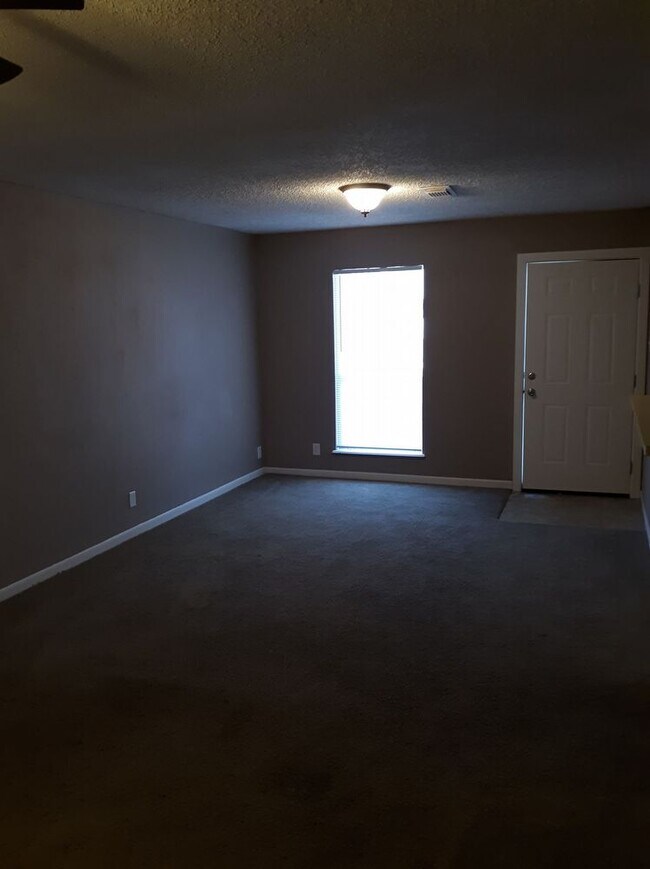 Building Photo - 2/1 in Nederland NISD