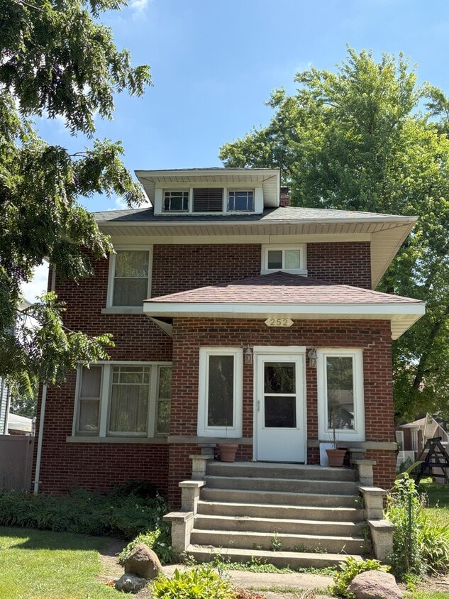 Building Photo - 252 N Raynor Ave