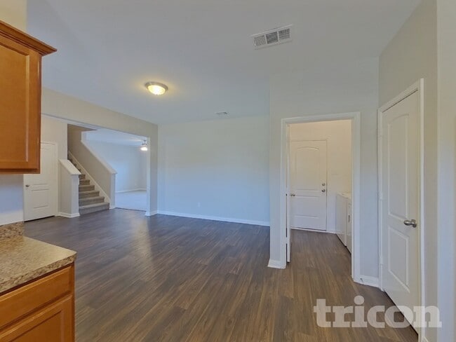 Building Photo - 1010 Stanwyck Ave