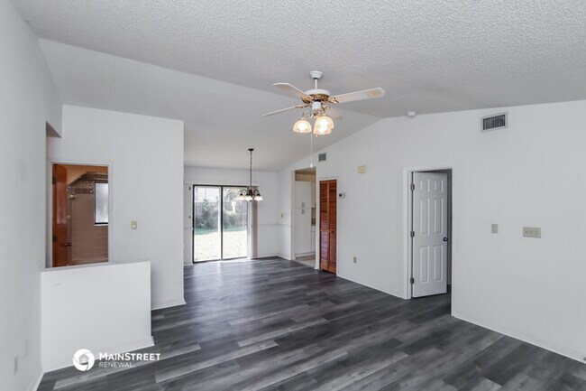 Building Photo - 490 Carpenter Ave NW