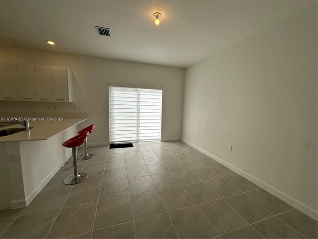 Foto del edificio - 2428 NW 119th St