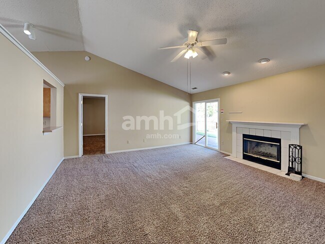 Foto del edificio - 571 Bay Ct N