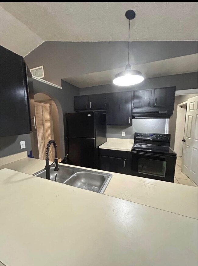 Foto del edificio - DeBary 3 Bedroom 1 Bath $1850.00 Month Call Carole Arcaro 386-216-4900 Deltona Lakes Realty