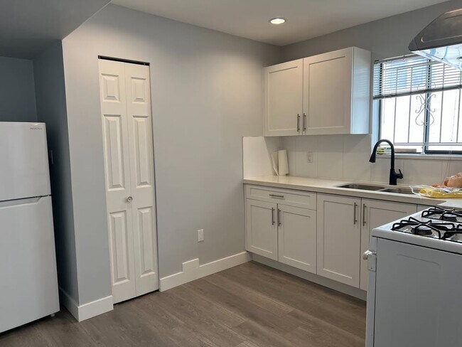 Photo du bâtiment - 783 E 52nd Ave