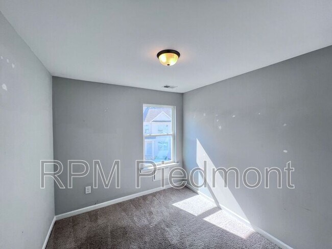 Building Photo - 3194 Laurel Ridge Cir
