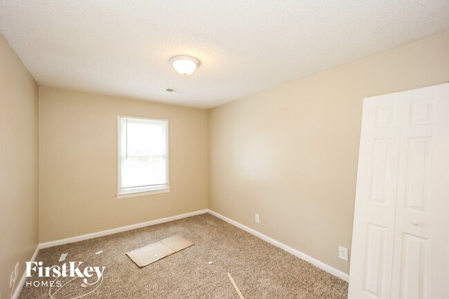 Building Photo - 61 Springside Dr SE