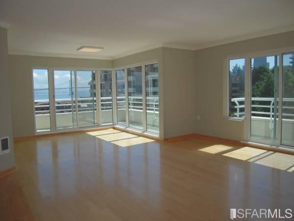 Building Photo - 220 Lombard St