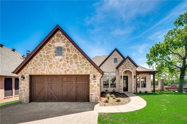 Foto del edificio - 4101 Bluff View Dr