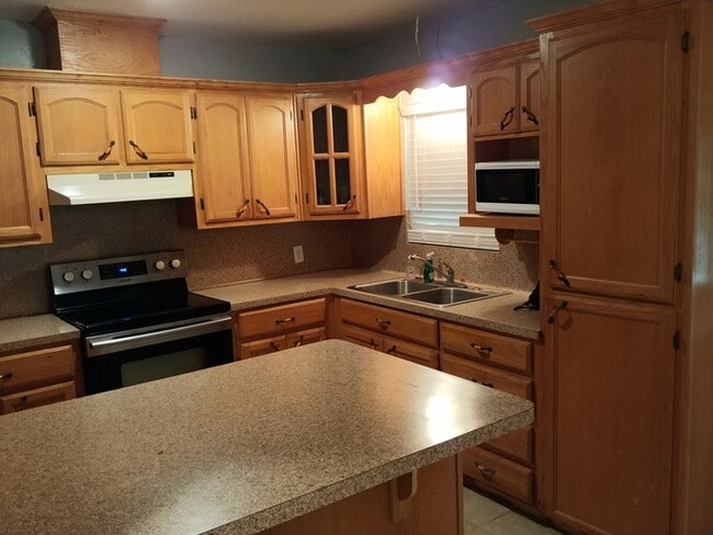 Building Photo - 1421 W Madison Ave