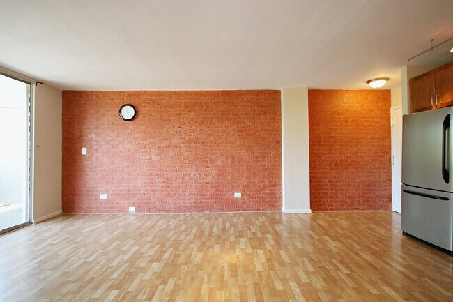 Building Photo - Light-Filled & Upgraded JPA Condo (Lease P...