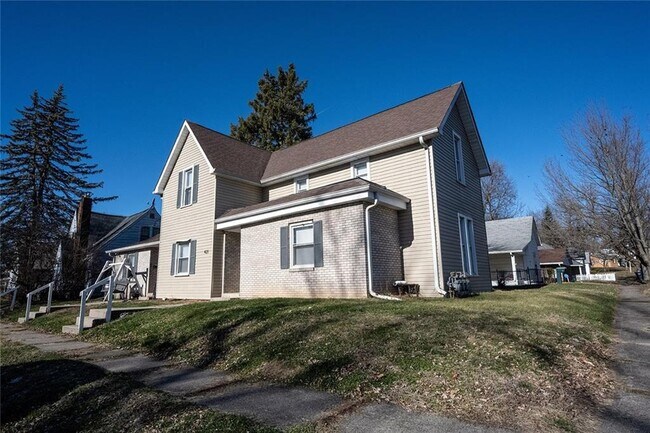 Building Photo - 421 Central Ave