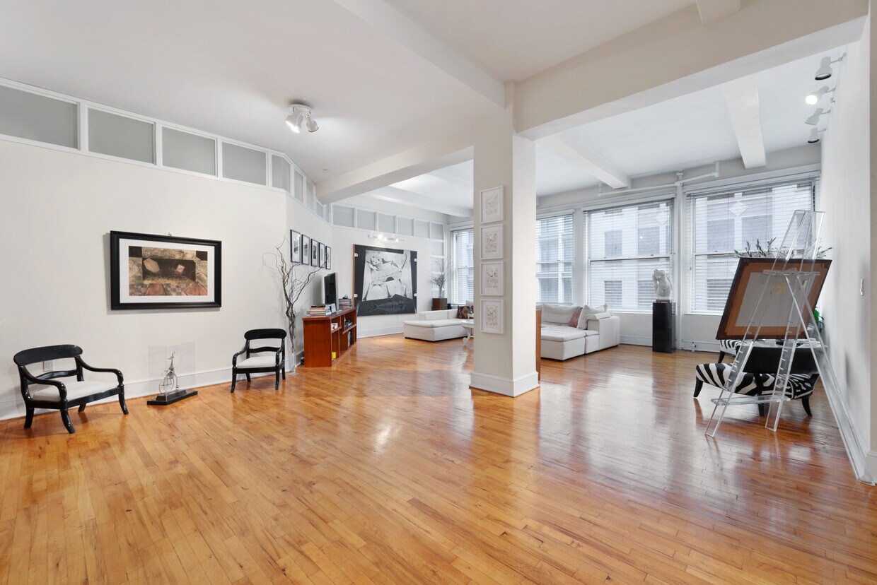 Primary Photo - 126 W 22nd St