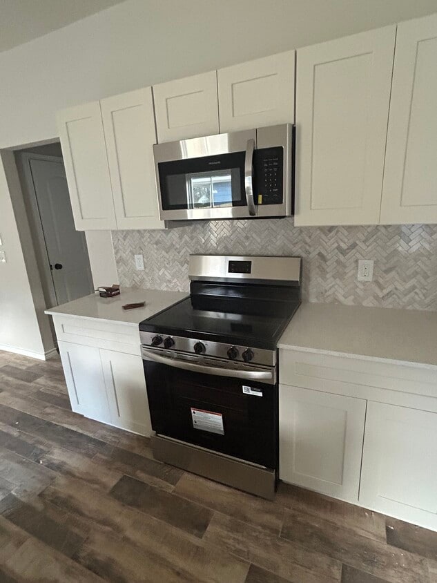 Foto del edificio - 9956 Golden Ln