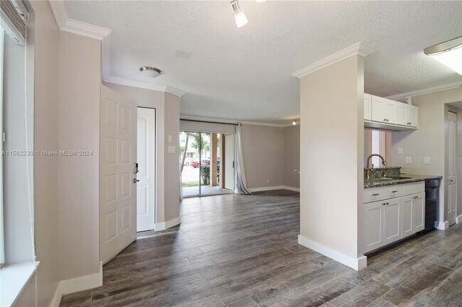 Building Photo - 10521 SW 157th Pl