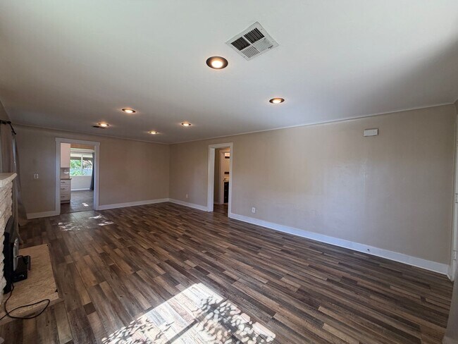 Foto del edificio - CHARMING HOME FOR RENT IN DOWNTOWN ST. GEORGE!