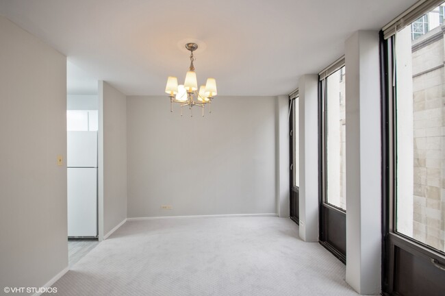 Building Photo - 100 E Walton Pl
