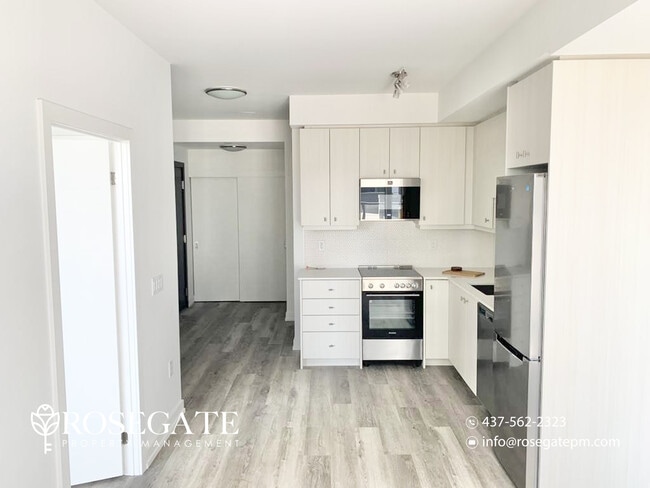 Photo du bâtiment - Modern 1-Bedroom Condo with Balcony, Internet & Parking in Downtown Kitchener